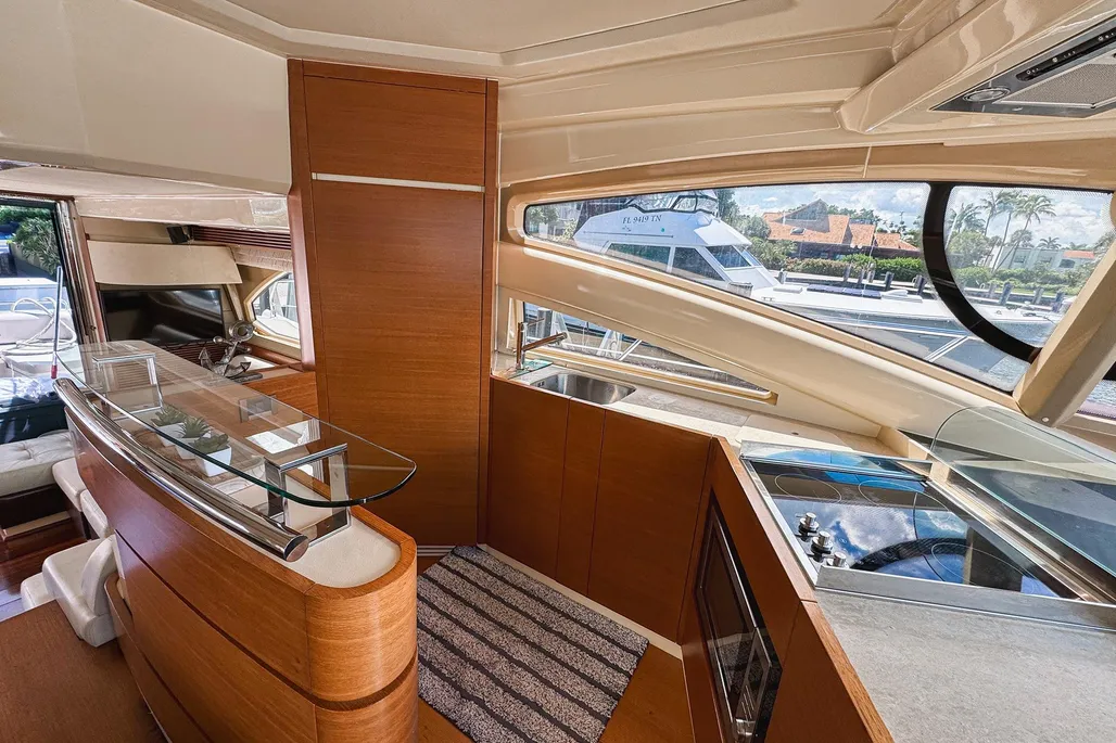 Yacht Photo 23